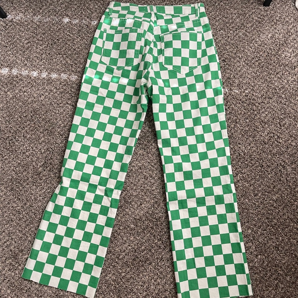 Cropped green and white checker pant.